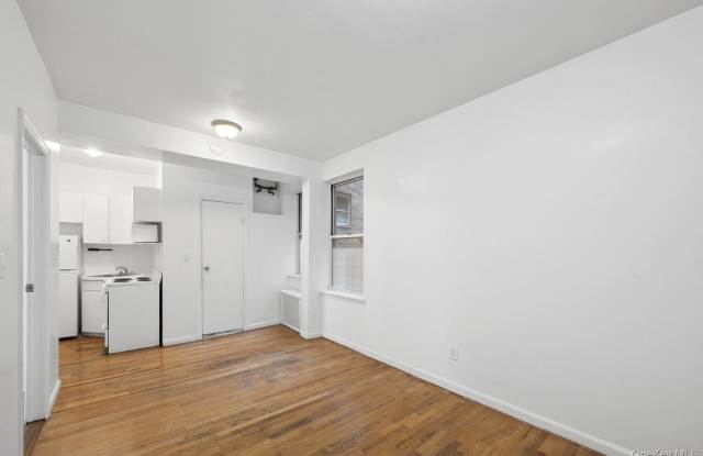 320 E 49TH Street Gallery 1