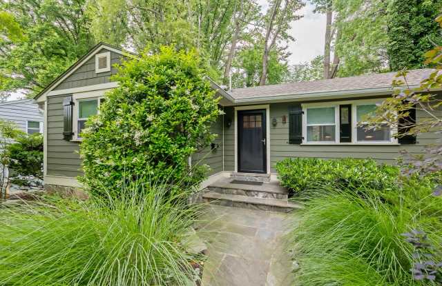 Charming 2BR Detached Cottage in Kensington – One Level Living with Large Deck! photos photos