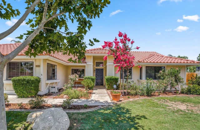 AWAY FROM THE HUSTLE AND BUSTLE !!! MOVE IN SPECIAL! $3047.50 MOVES YOU IN! photos photos