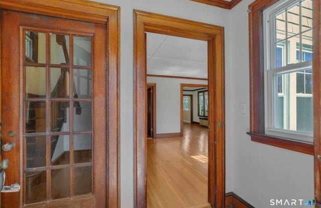 152 Brace Road Gallery 4