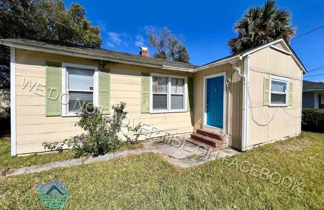 Lovely 3 bedroom / 1 bathroom home now available for rent! photos photos