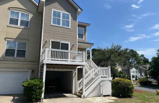Beautiful Home, Mid-Island in Yacht Cove! Gallery 4