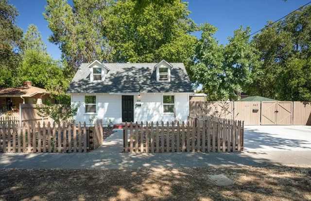 Chico home for rent, 2 bed, 1.5 bath, newly updated, convenient location, private yard, two story photos photos