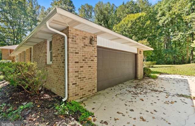 9409 CROOM ACRES Gallery 4