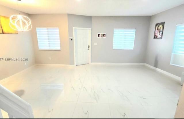 2924 SE 15th Ave photos photos