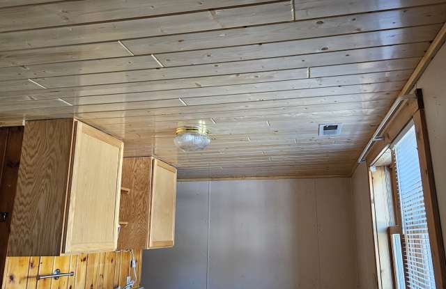 406 Park Avenue North - 3 photos photos