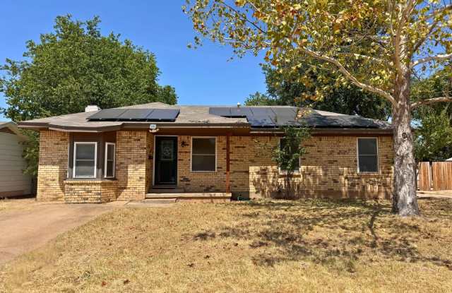 3 Bed 2 Bath Home In Ditto Heights With Solar Panels! photos photos