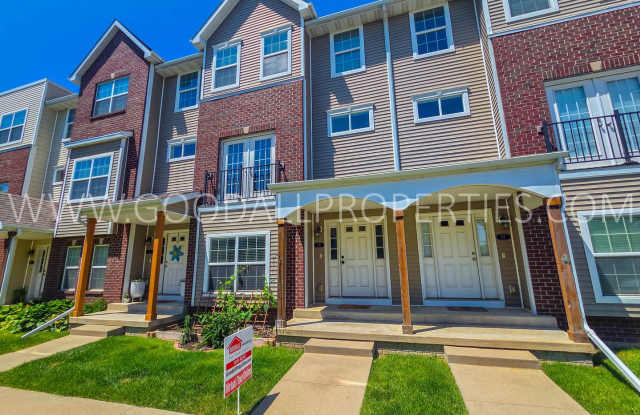 $100 Off First 6 Months! Waukee Schools Townhome with 2-Car Garage - 9140 Greenspire Drive, West Des Moines, IA 50266