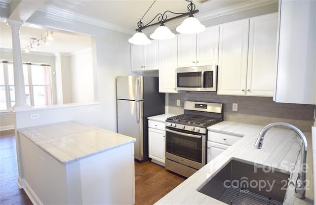 558 East 9th Street - 1 photos photos