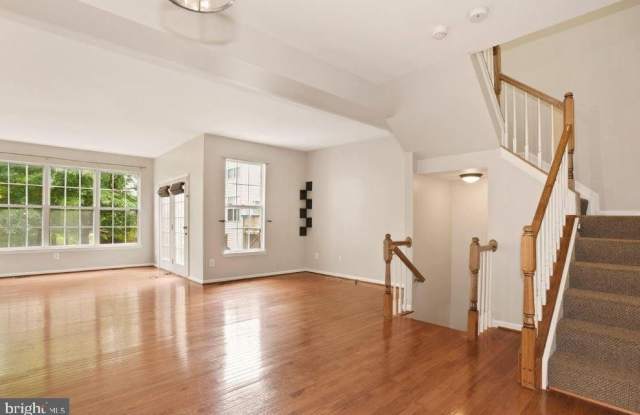 45556 LAKEMONT SQUARE Gallery 3