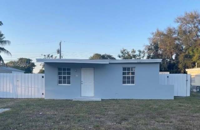 2349 NW 13th Ct photos photos