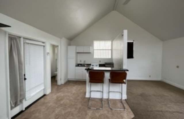 Charming Studio Downtown SLO photos photos