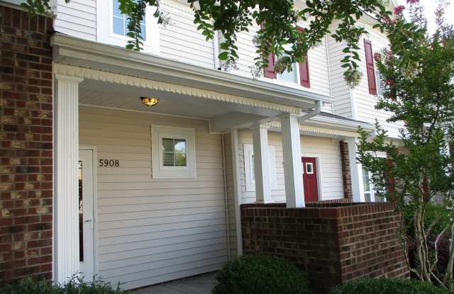 APPLICATIONS PENDING-Pretty 3 Bedroom Townhouse in the Clemmons/West Winston area - 5908 Hollow Wood Court, Winston-Salem, NC 27104