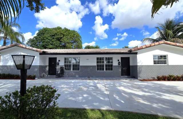 3805 NW 78th Ter photos photos