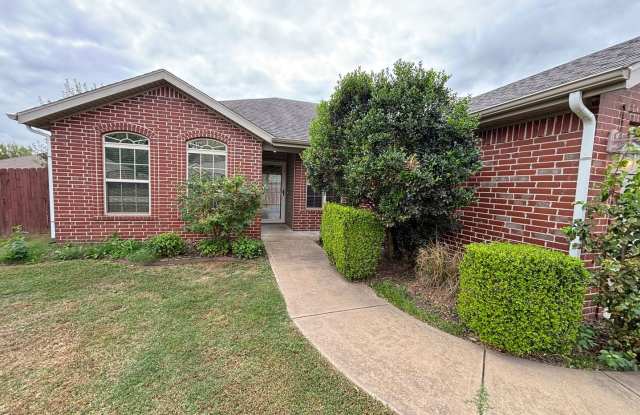 MOVE-IN SPECIAL: $500 OFF! Tour Today! Clabber Creek Subdivision!! Worry Free Lawn maintenance!! Gallery 4