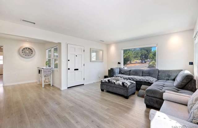 8951 Linden Gallery 4