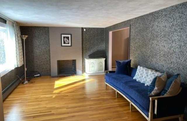 16 Petrini Circle Gallery 3