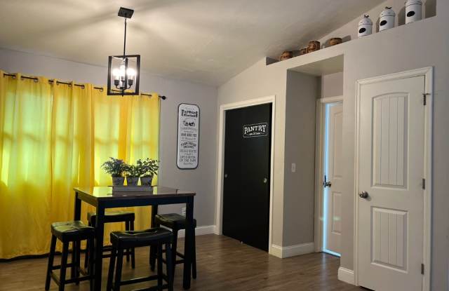 2866 Elm Ave photos photos