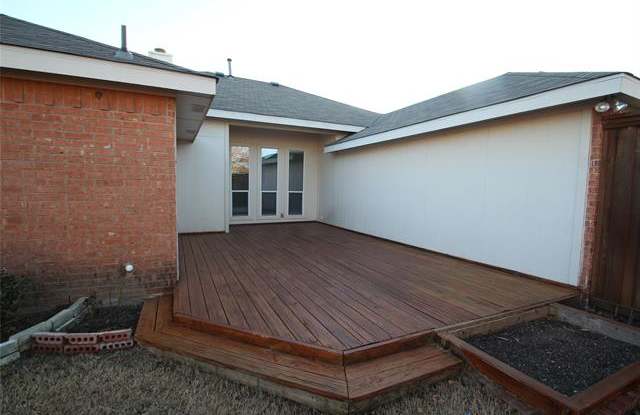 1517 Summerfield Drive Gallery 4