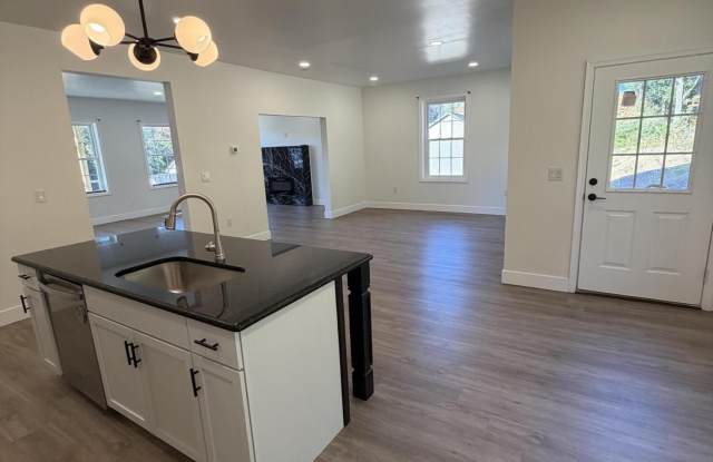 105 Black Walnut Drive Gallery 3