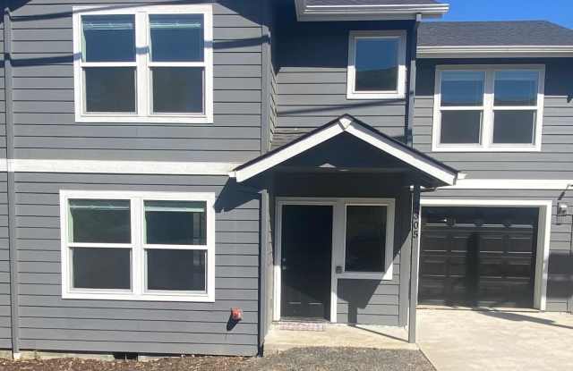 Newer 3 Bedroom Duplex with Gorgeous River Views! photos photos