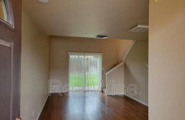 1876 NE Fairview Ave Gallery 3
