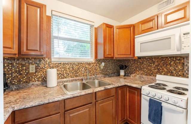 370 NE 159th St photos photos