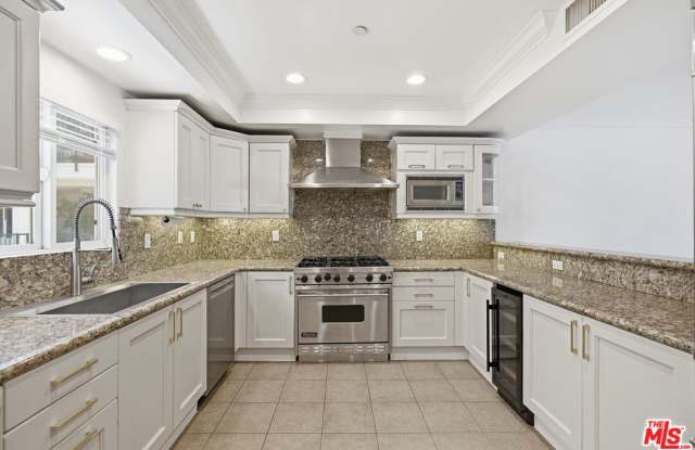 1878 Greenfield Avenue photos photos