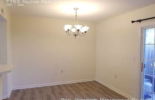 Room in 3 Bedroom Townhome at Falcon Rest Cir Gallery 4