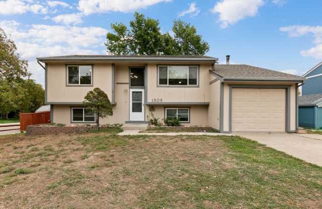 Spacious Loveland Home with Fenced Yard, & Fireplace Gallery 1