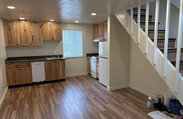 921 W 4th Ave photos photos 921 W 4th Ave photos photos