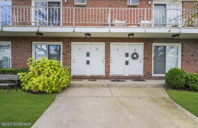 114 3rd Avenue unit: 8 photos photos