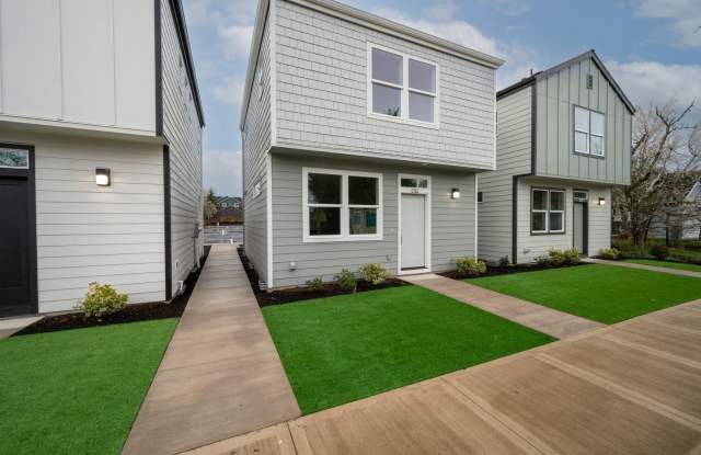 Move In Special- Up to 3 Month's Free- Newberg's Newest Community is Available Now !!! 2 Bedroom Homes ! - 2762 Crater Lane, Newberg, OR 97132