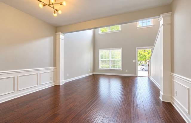 3 Bedroom, 2.5 Bath townhome in Alpharetta Gallery 3