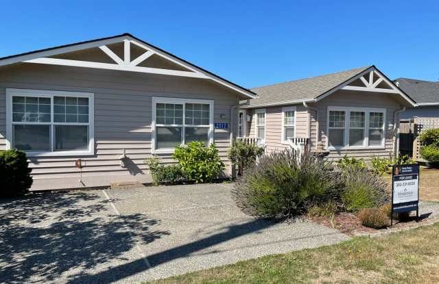 Lovely Mid-Island Home Available August 19th! photos photos