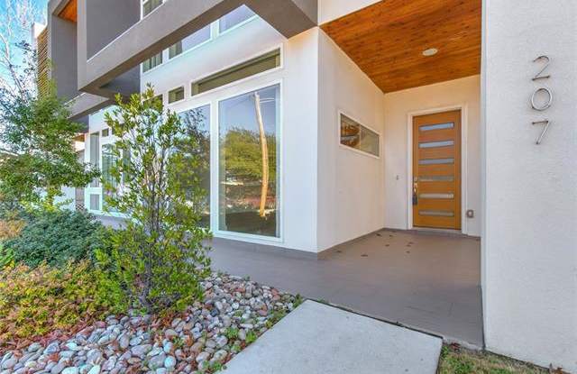 207 Adrian Drive Gallery 4