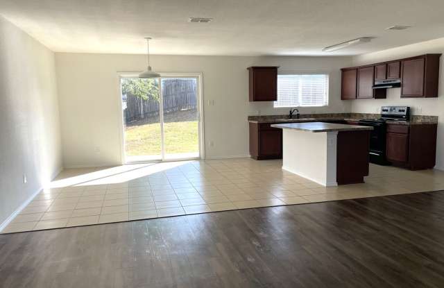 House for Lease in Sherman Gallery 3