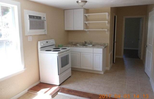427 LIVELY DR Gallery 2