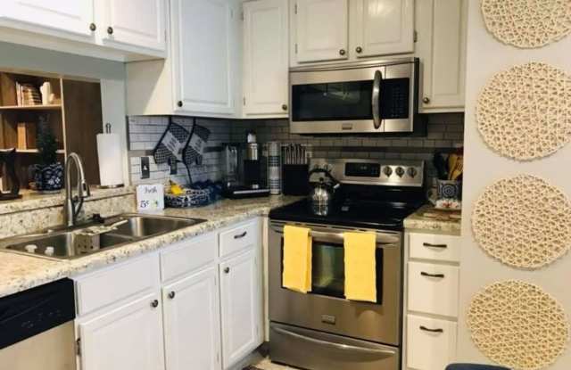 Charming 3-Bedroom Townhome in Hampton, VA ✨ photos photos