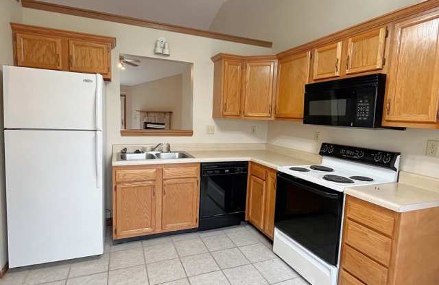 Large 2 Bedroom Condo Gallery 3
