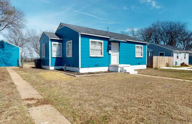 Cozy and affordable 2 bedroom house with a detached workshop by Fort Cavazos photos photos