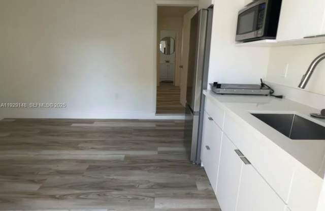 111 SW 31st Ct photos photos