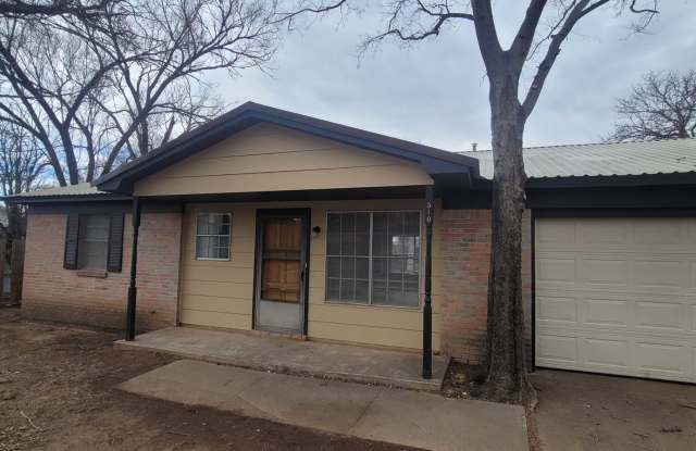 Beautiful and Spacious Home with a Large Backyard for Rent! photos photos