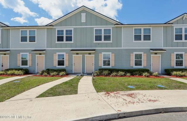 87 RED HOUSE Circle photos photos