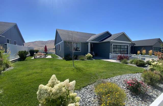 3 Bedroom, 2 Bath with Spectacular Views of Lake Chelan photos photos