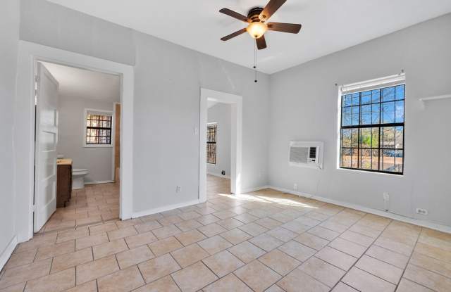 Duplex for Rent in the Heart of SA! Gallery 4