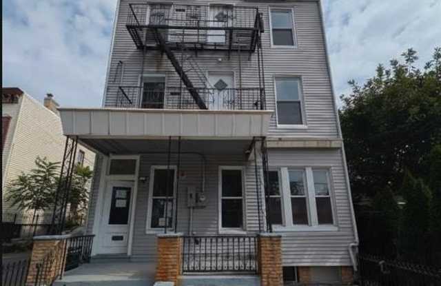 10 SHERMAN PL Gallery 1
