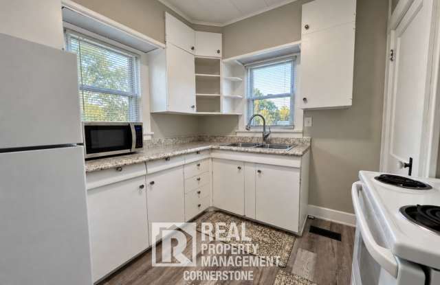 Cozy 2-Bedroom Near WMU & Downtown Kalamazoo! Gallery 3