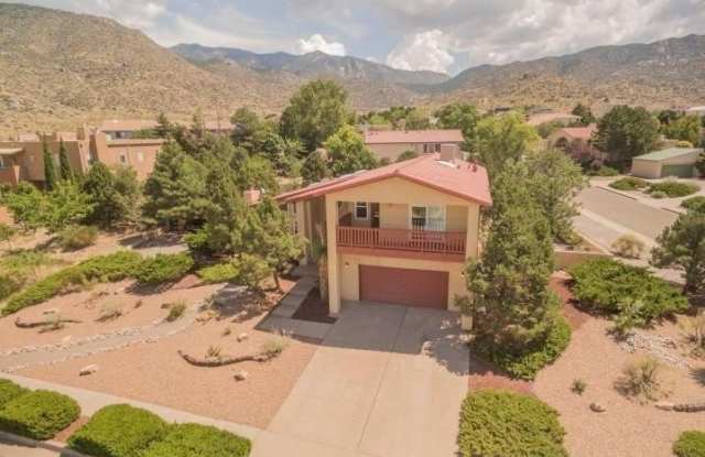 1700 Camino de la Sierra NE Gallery 2