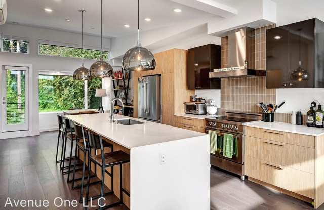 1544 Sturgus Ave. S. Gallery 2